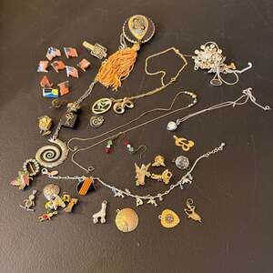Mixed Vintage Lot Used Costume Jewelry Pins Brooches Claps Estate Finds